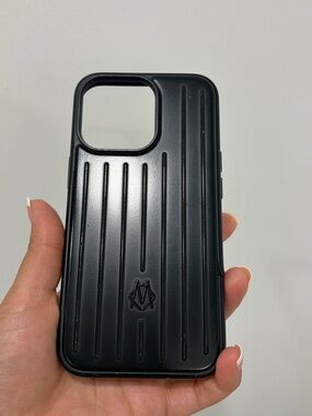 RIMOWA Black Vertical-Rib Phone Case